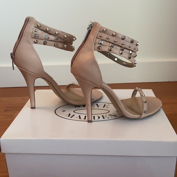 SOLD!! GENTLY USED STEVE MADDEN 4 INCH HEELS - Picture 4 of 5